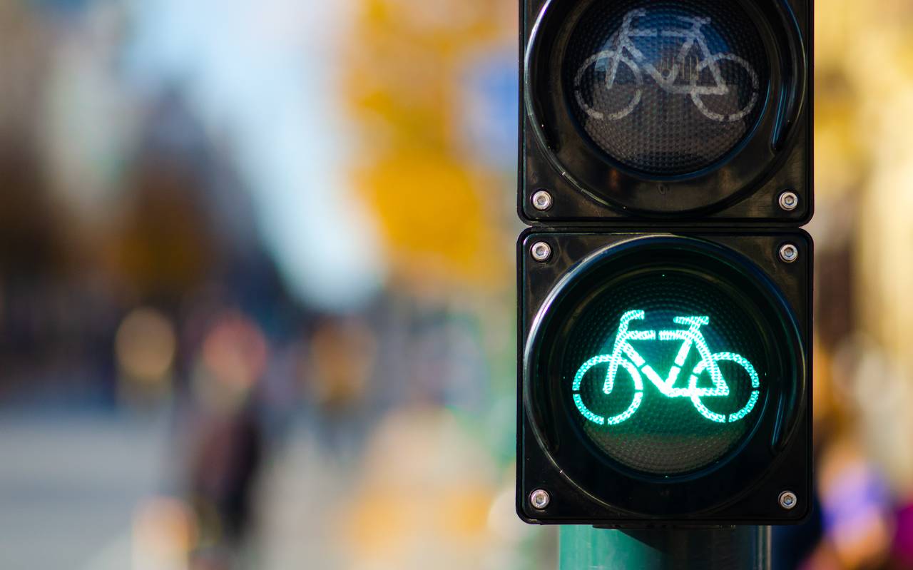 Fahrradweg, Fahrrad fahren, Fahrrad, Fahrradfahrer,Fahrradampel
