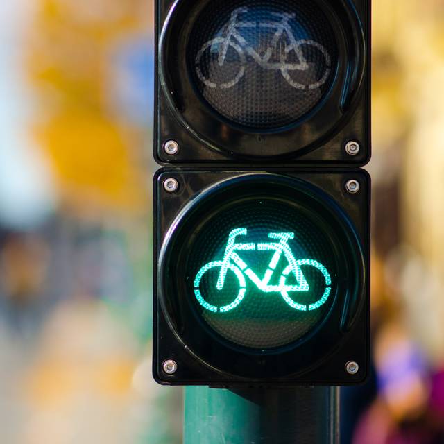 Fahrradweg, Fahrrad fahren, Fahrrad, Fahrradfahrer,Fahrradampel