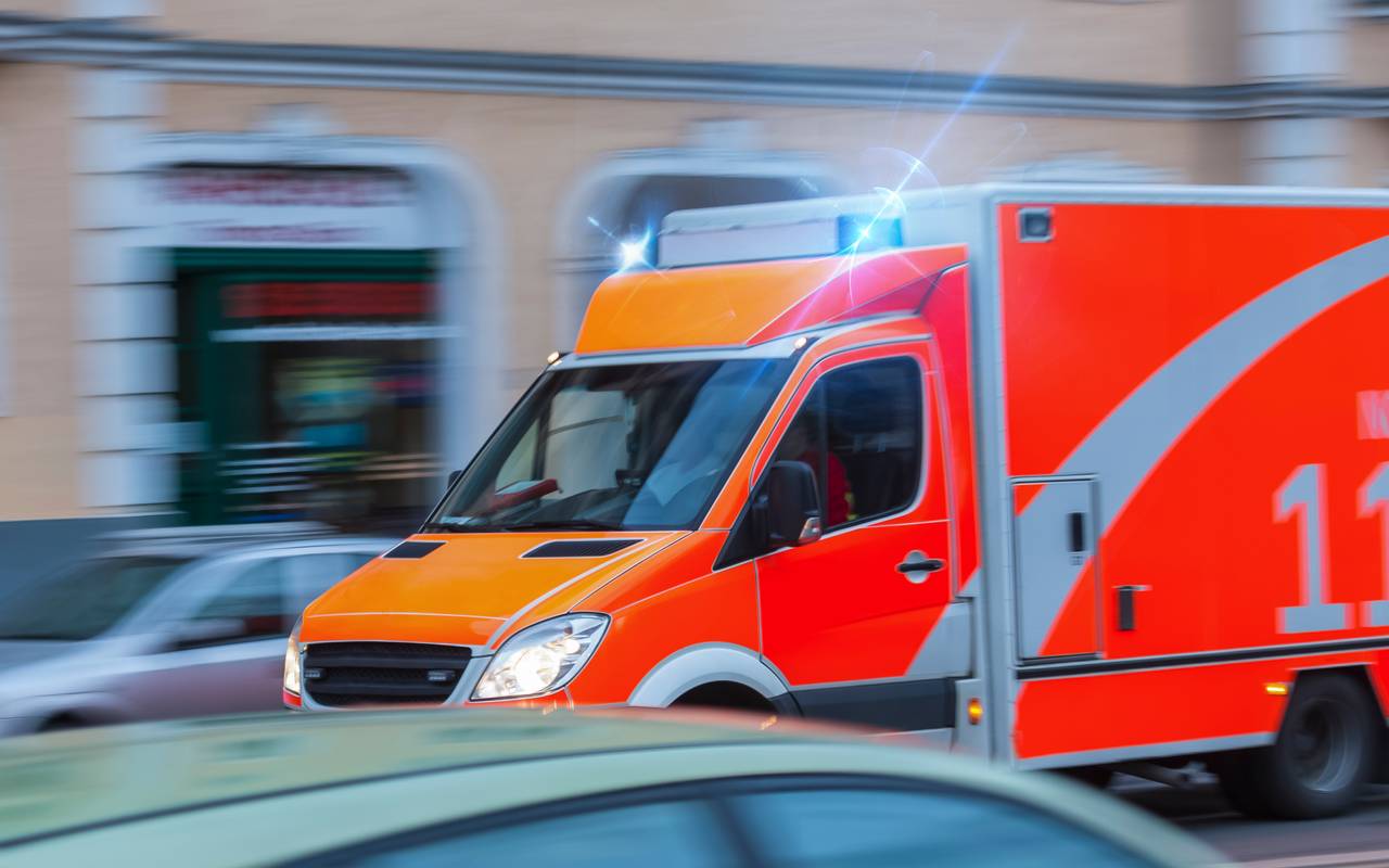 Krankenwagen, Notarzt, Blaulicht, Rettungskräfte