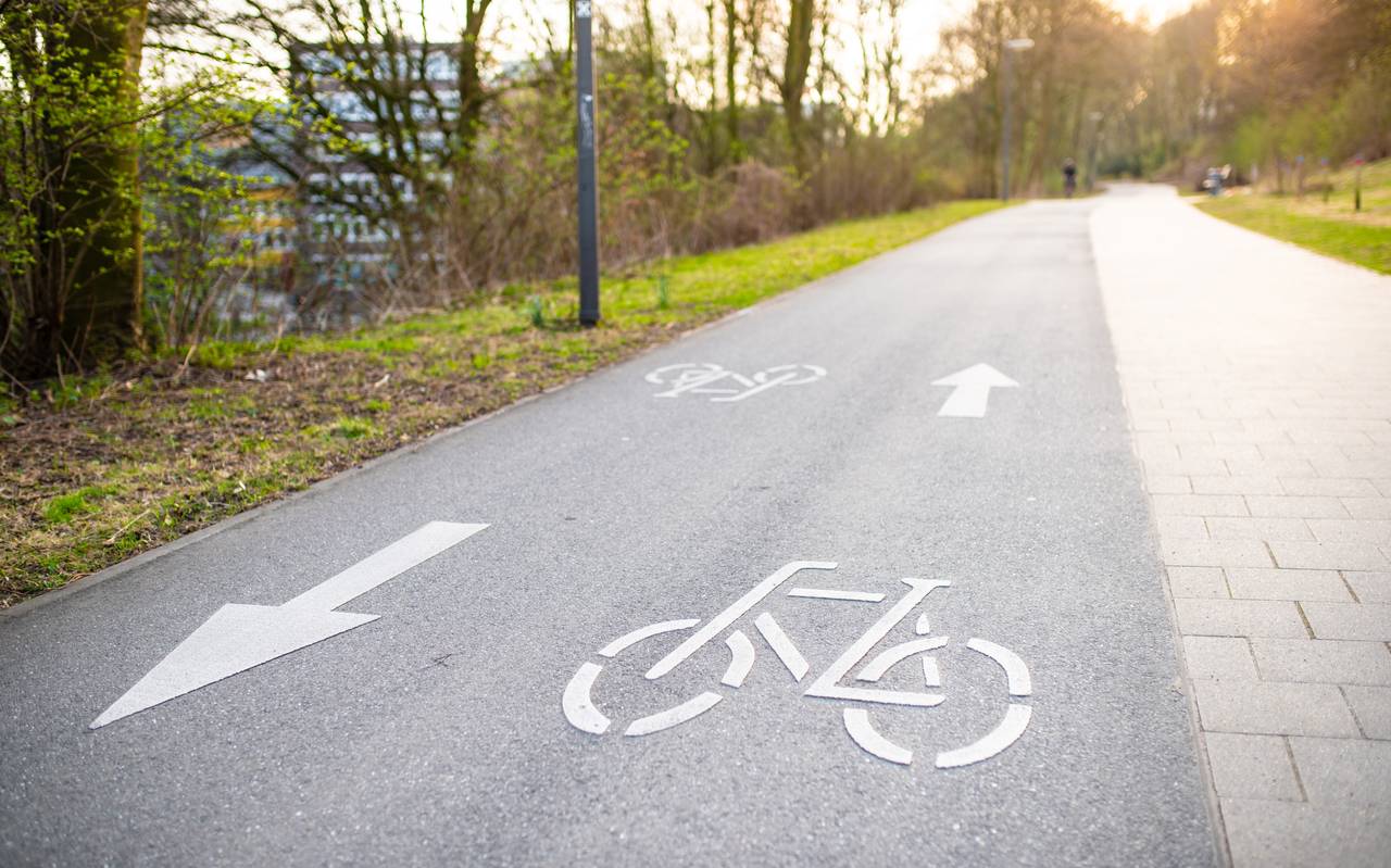 Fahrradweg, Fahrrad fahren, Fahrrad, Fahrradfahrer