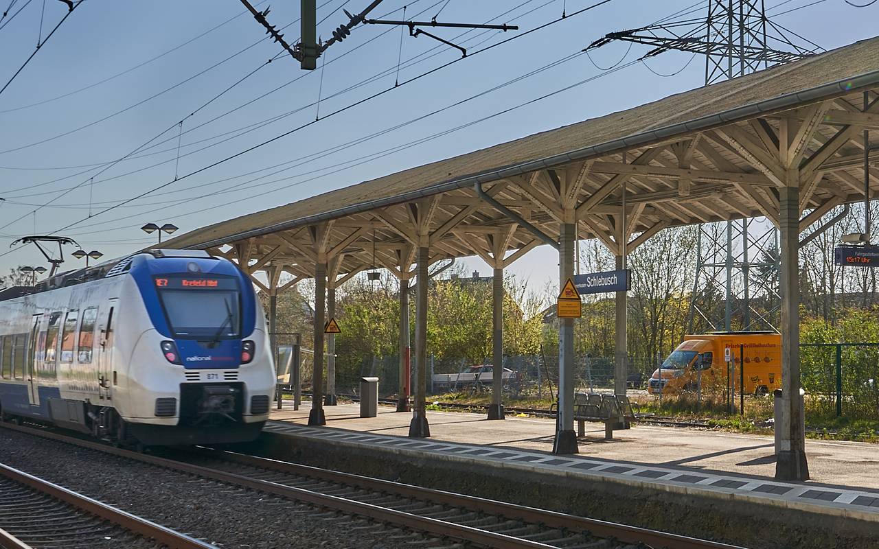 Bahnhof Leverkusen Schlebusch, Bahnhof, Schlebusch, Schild, Symbolbild