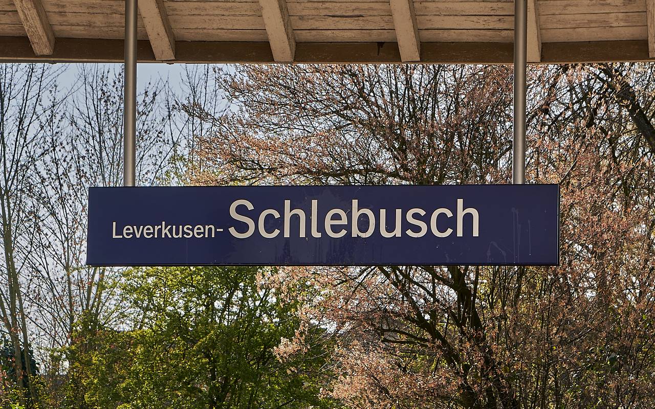 Bahnhof Leverkusen Schlebusch, Bahnhof, Schlebusch, Schild, Symbolbild