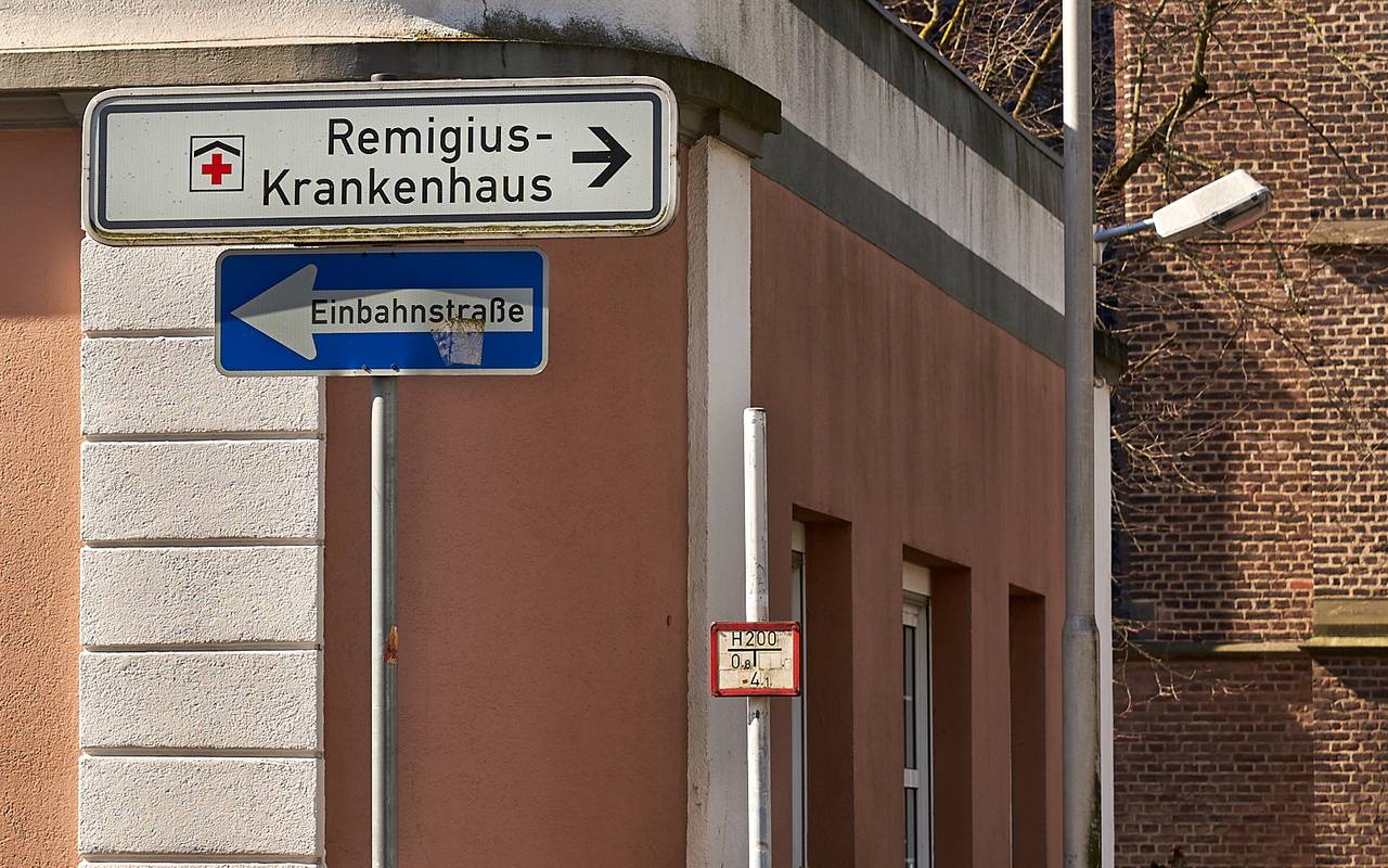 Remigius Krankenhaus, Schild, Krankenhaus, Symbolbild