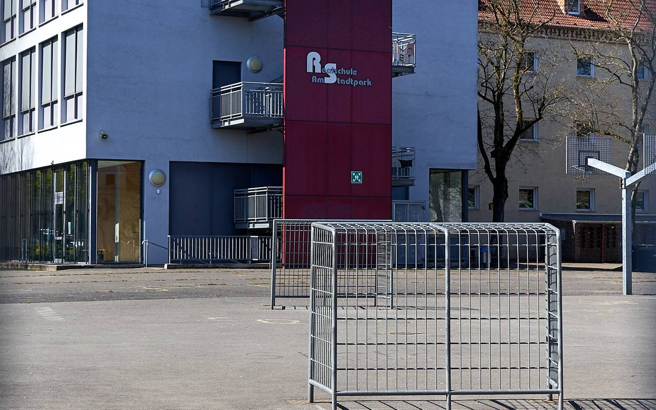 Realschule Am Stadtpark, Schule, Realschule, Kinder, Symbolbild, Sportplatz