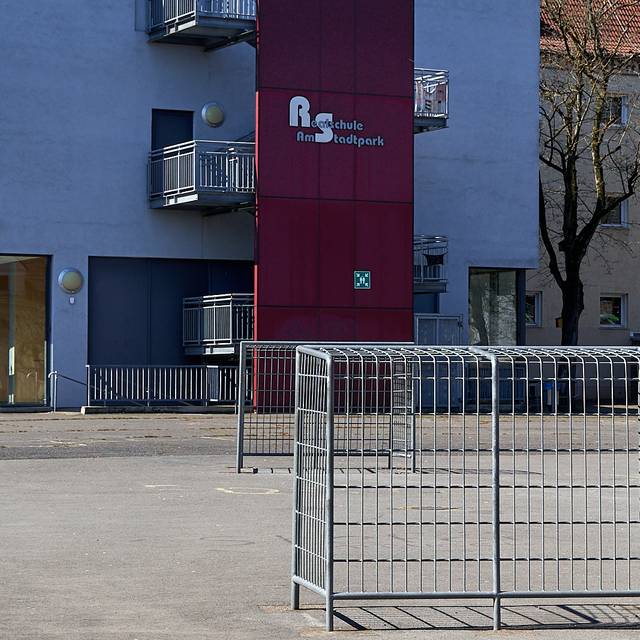 Realschule Am Stadtpark, Schule, Realschule, Kinder, Symbolbild, Sportplatz