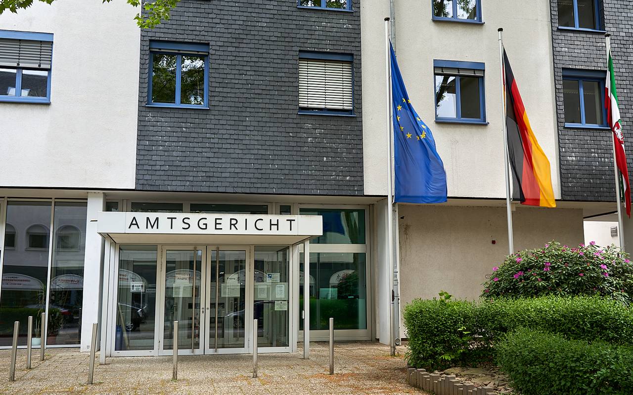 Amtsgericht Opladen, Opladen, Gericht, Polizei, Gericht, Symbolbild