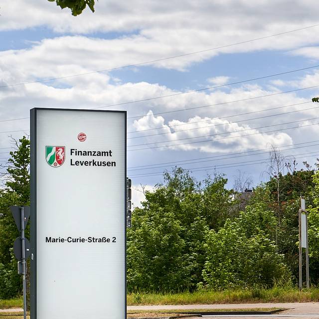 Finanzamt, leverkusen, Schild, Symbolbild