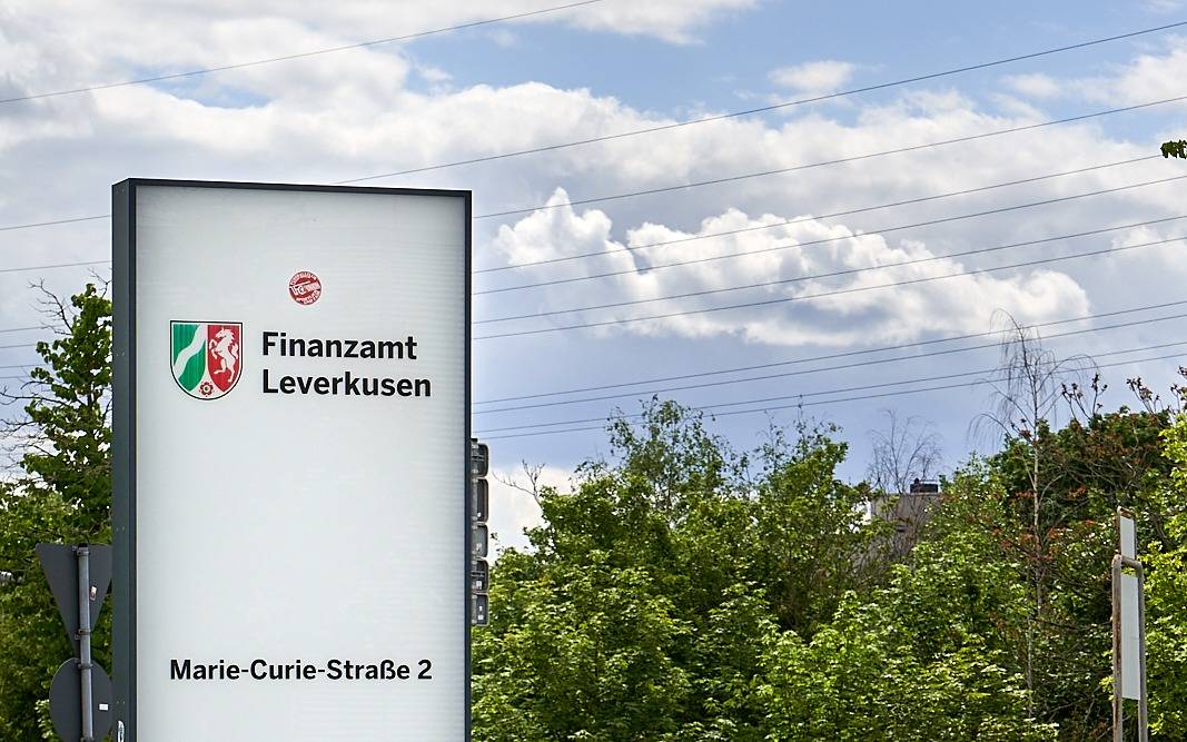 Finanzamt, leverkusen, Schild, Symbolbild