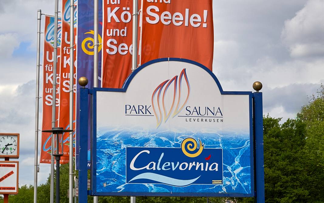 CaLevornia, Hallenbad, Schwimmbad, Sommer, Schwimmen, Sauna, Symbolbild, Schild