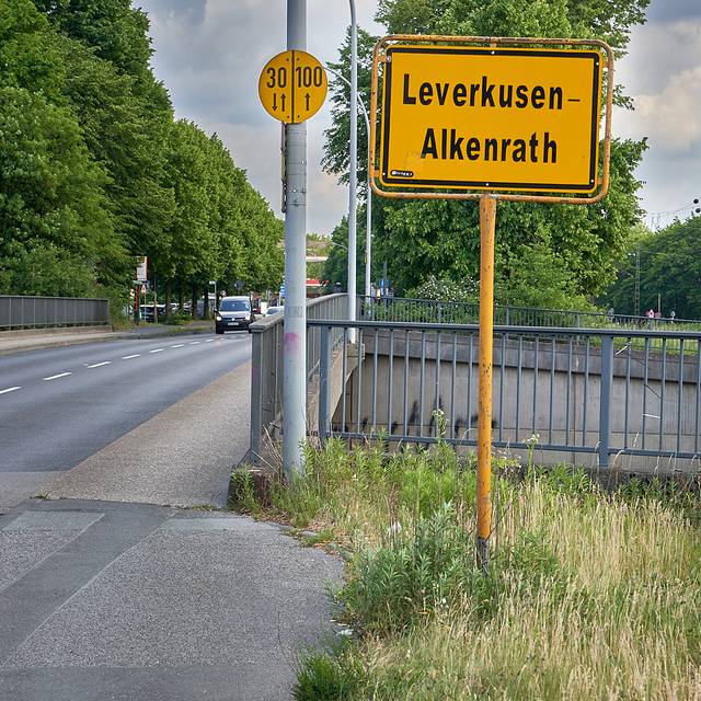 Stadtteilschild Leverkusen-Alkenrath, Schild, Leverkusen, Alkrenrath, Symbolbild