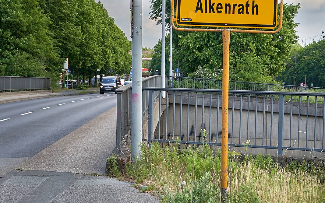 Stadtteilschild Leverkusen-Alkenrath, Schild, Leverkusen, Alkrenrath, Symbolbild