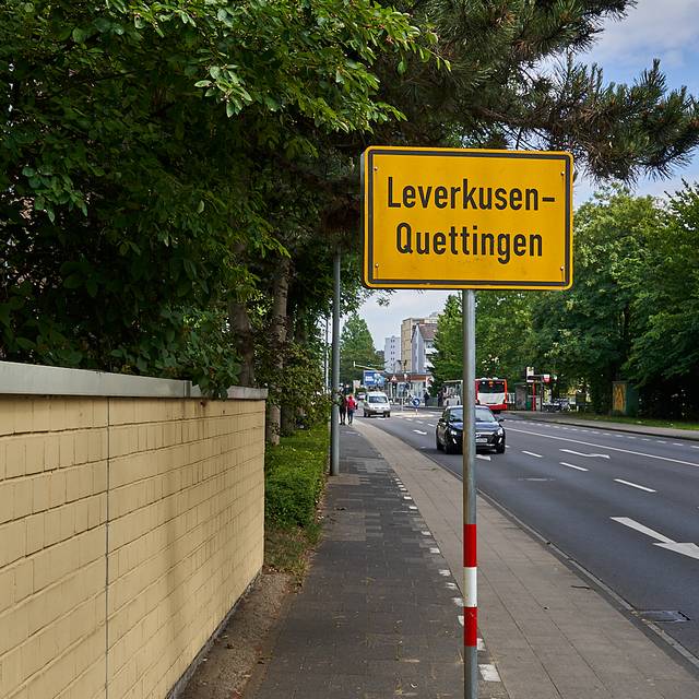 Stadtteilschild Leverkusen-Quettingen, Schild, Leverkusen, Quettingen, Symbolbild