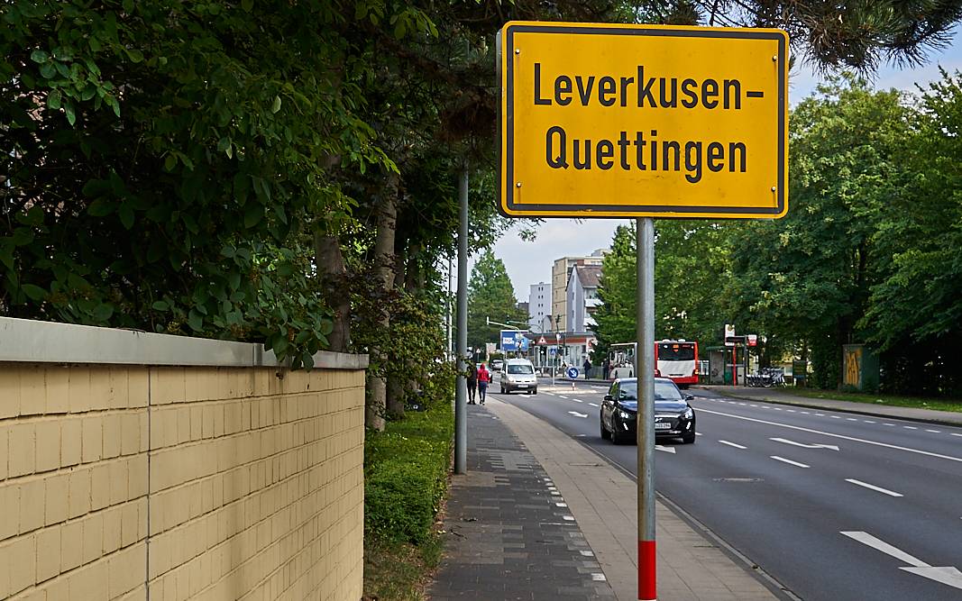 Stadtteilschild Leverkusen-Quettingen, Schild, Leverkusen, Quettingen, Symbolbild