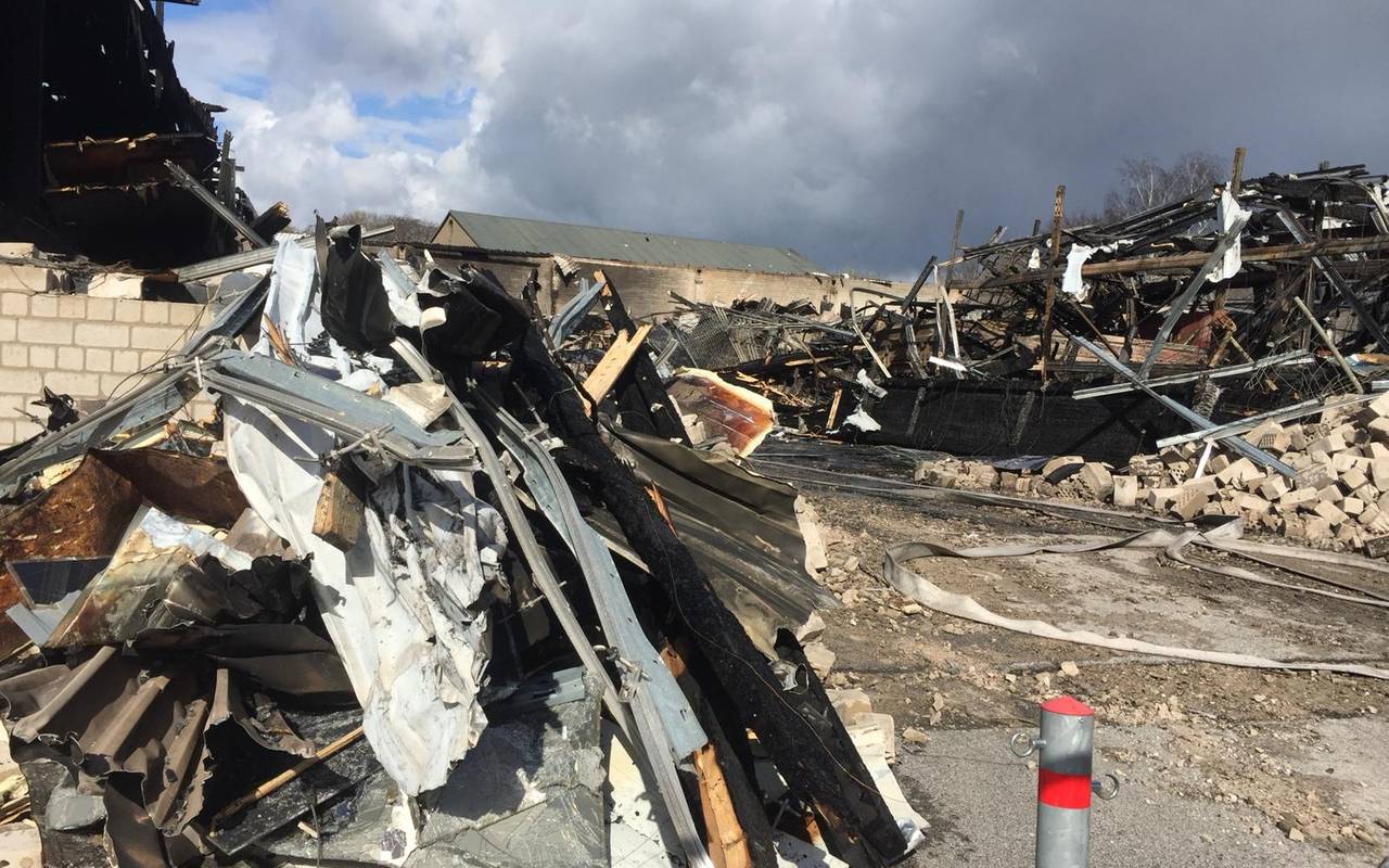 Hitdorf, Großbrand, Feuerwehreinsatz, Feuerwehr, Lagerhallenbrand, abgebrannt, Brand