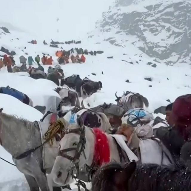 Kletterer am Mount Everest durch Schneefall eingeschlossen