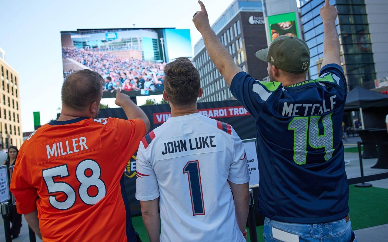 NFL-Fans beim Public Viewing