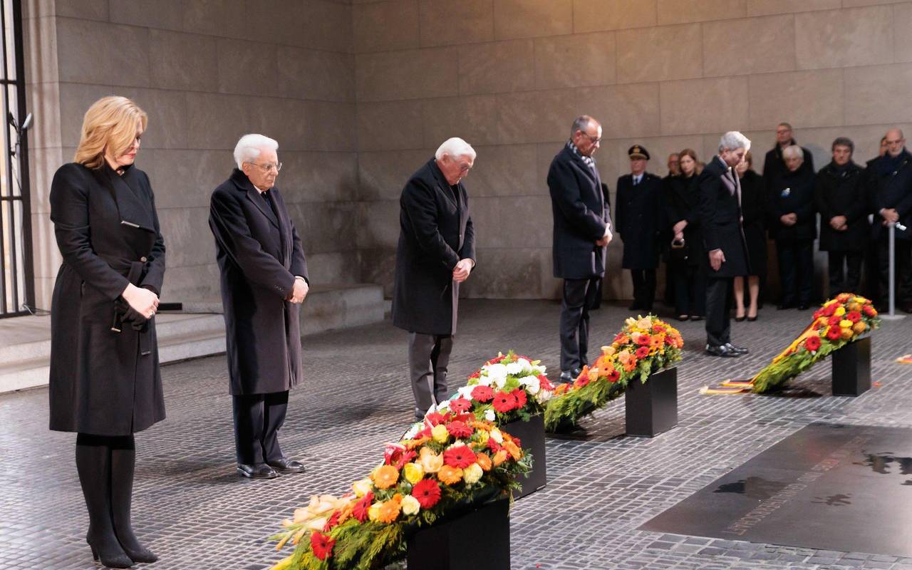 Gedenkveranstaltungen am Volkstrauertag in Berlin - Neue Wache