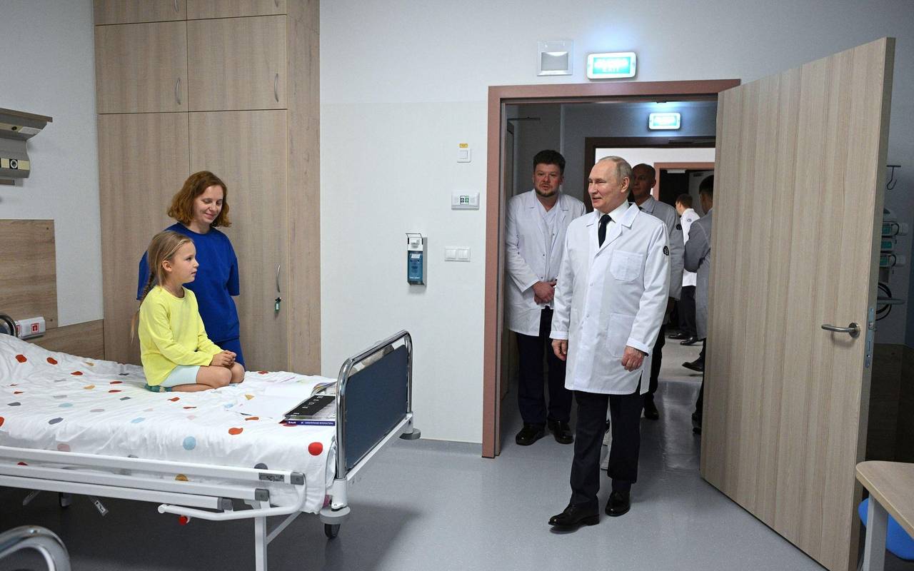Putin besucht Nationales Medizinisches Forschungszentrum