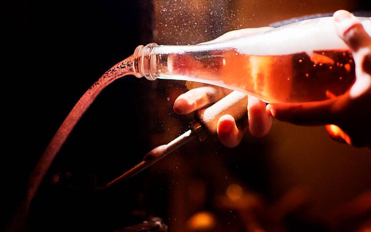 Sekt wird degorgiert