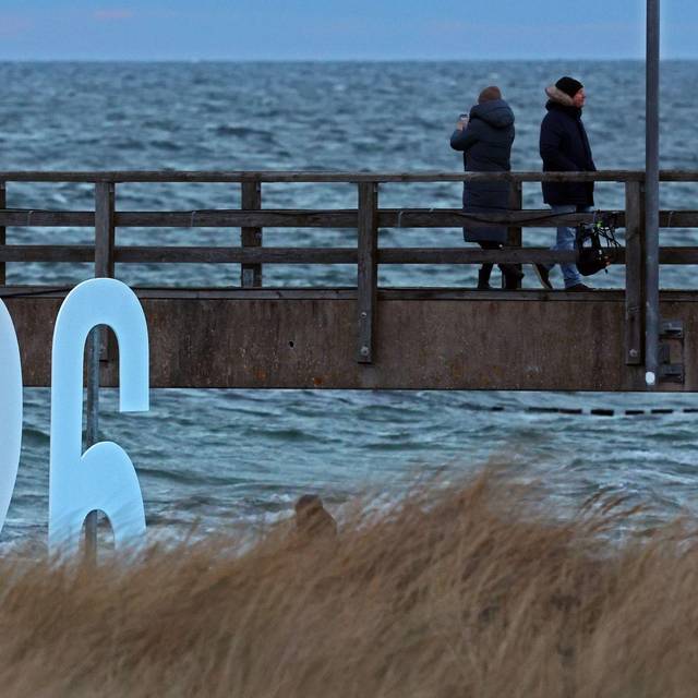 Installation "Zingst 2026" für Silvester am Ostseestrand