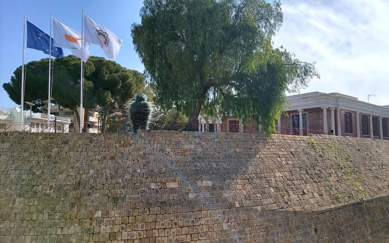 EU-Fahne am Rathaus von Nikosia