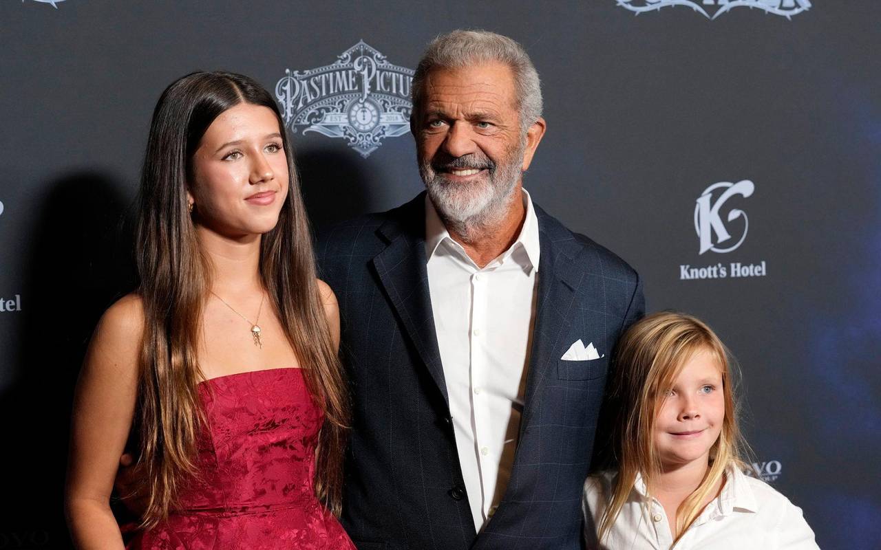 Mel Gibson, Mitte, mit seiner Tochter Lucia, links, und Sohn Lars