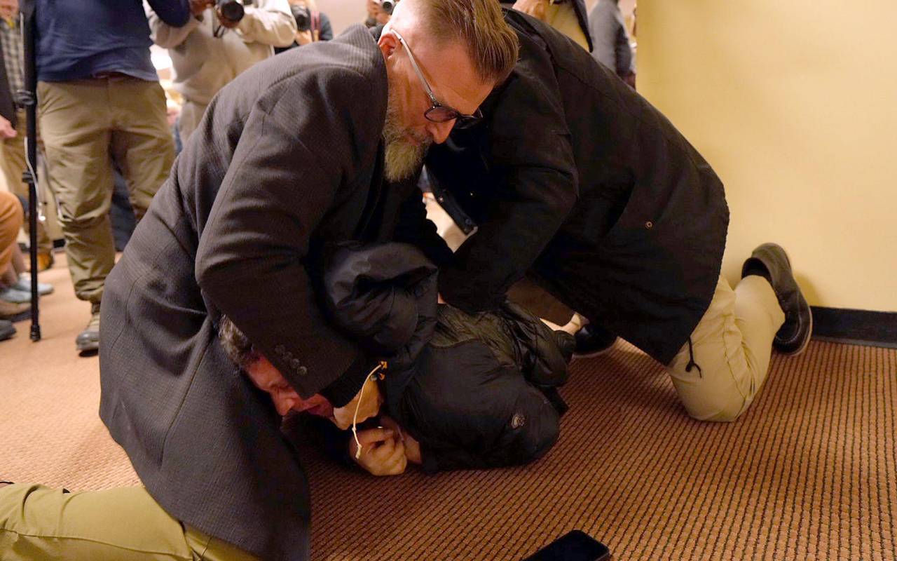 US-Abgeordnete Omar bei Auftritt in Minneapolis angegriffen