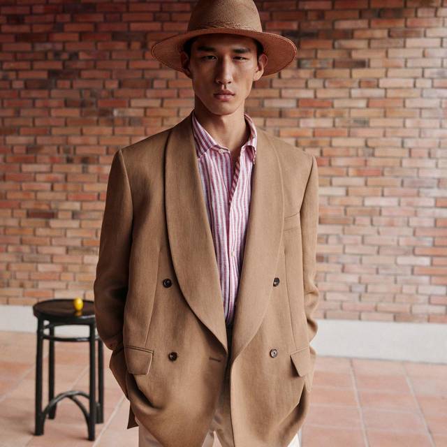 Braunes Sakko zu Streifenhemd von Loro Piana