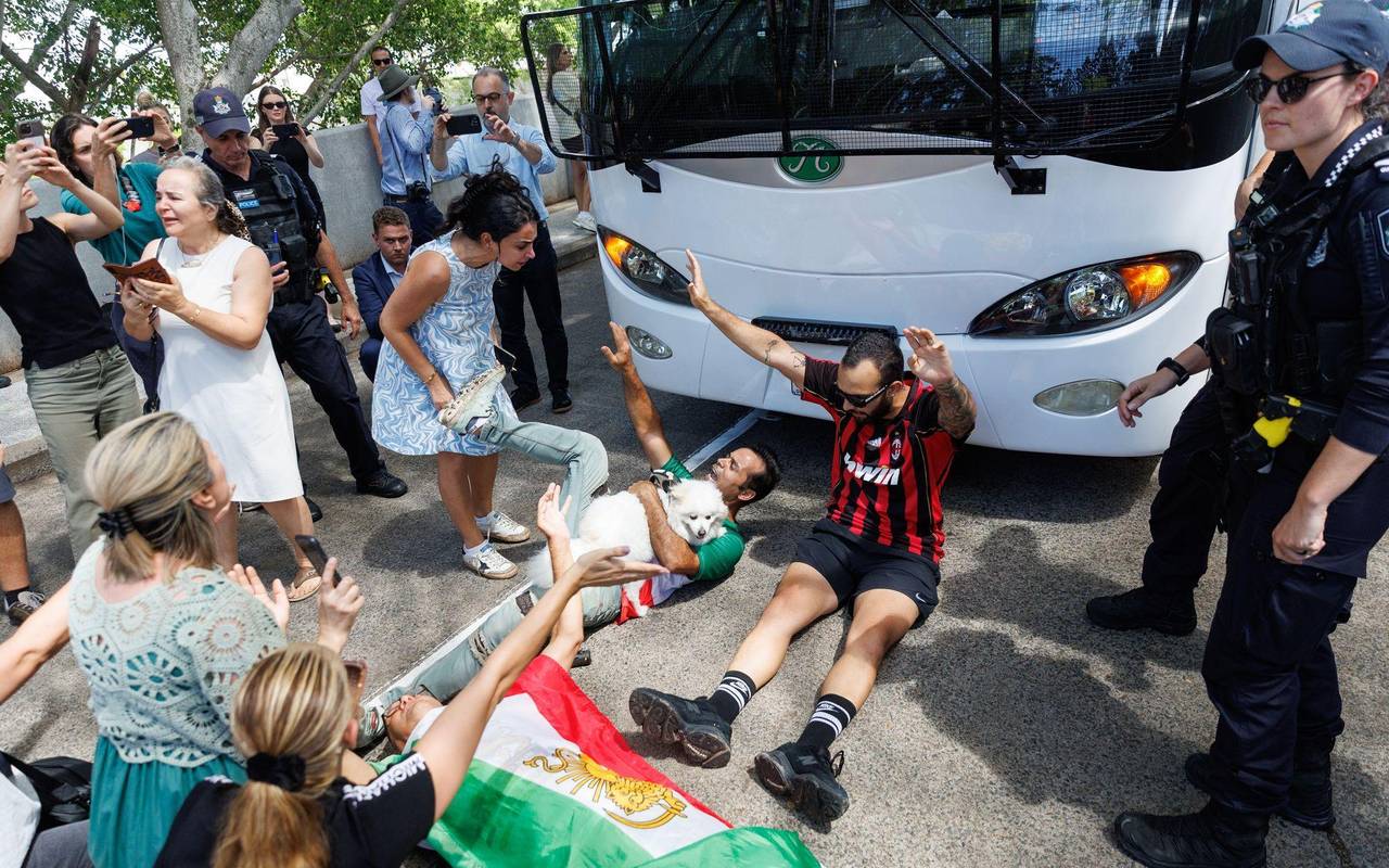 Iran-Krieg - Asyl für iranische Fußballerinnen