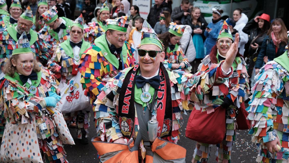 Lappenclowns beim Straßenkarneval in Wiesdorf
