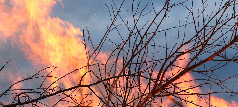 Böschungsbrand behindert A3-Verkehr