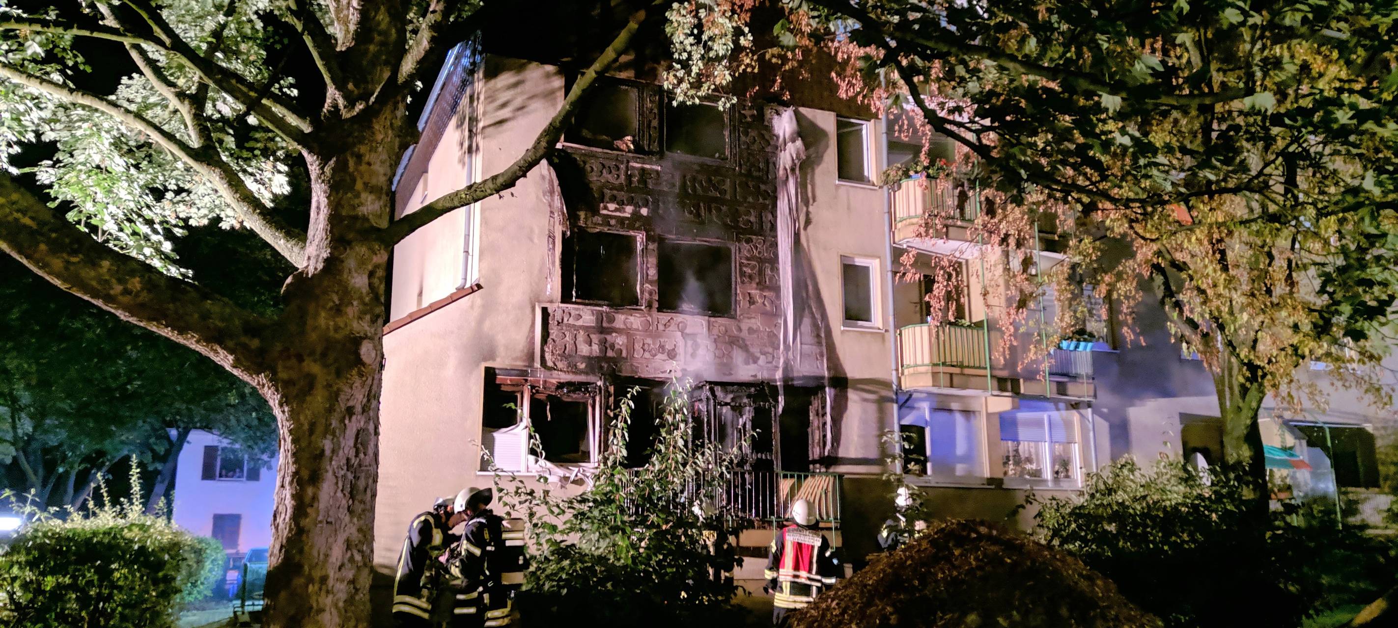 Feuer in Mehrfamilienhaus in Wiesdorf