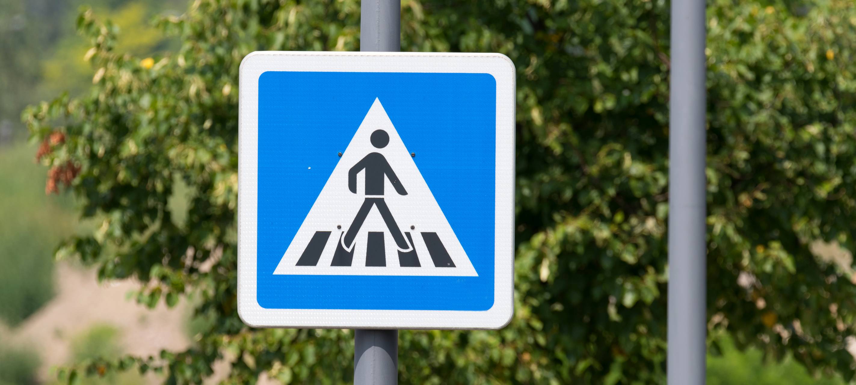Zebrastreifen, Fußgängerüberweg, Schild
