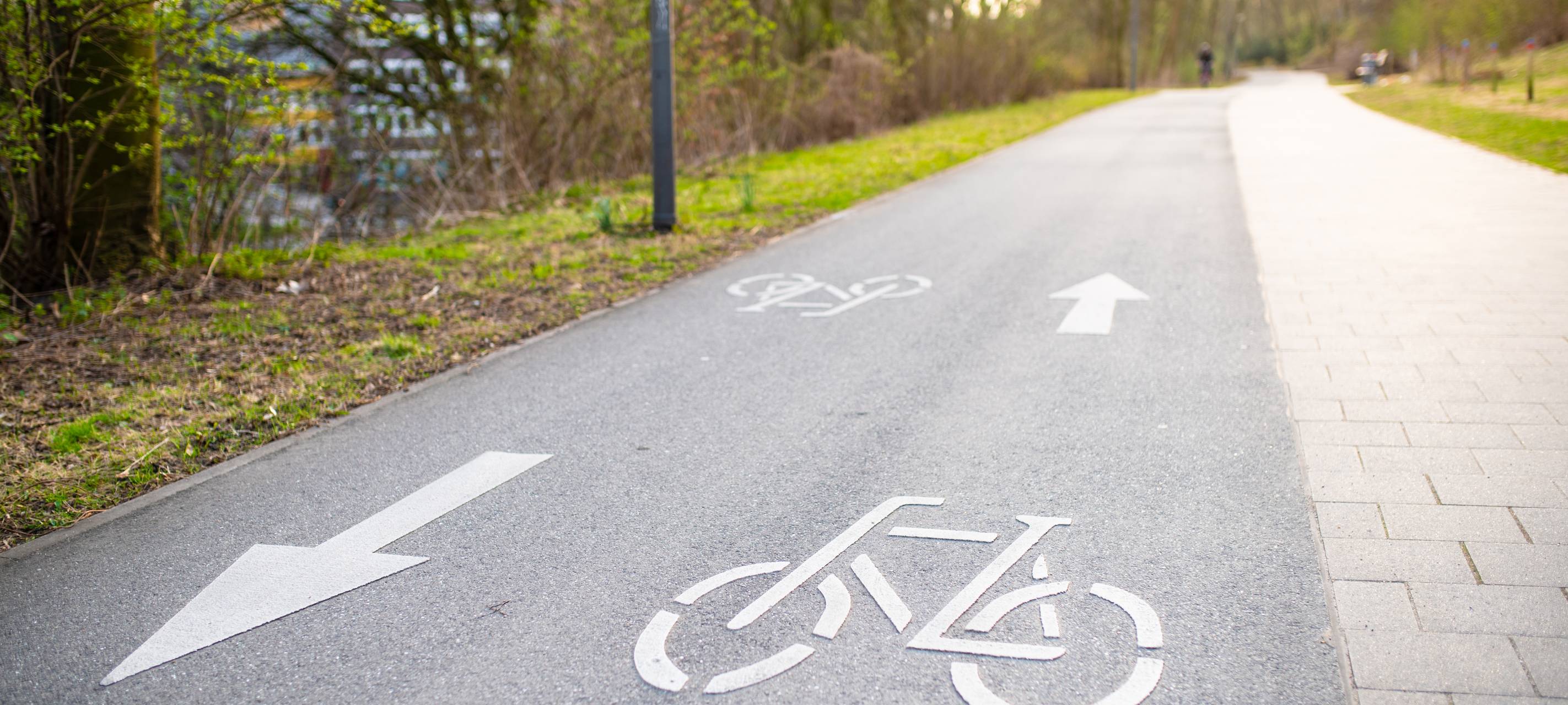 Fahrradweg, Fahrrad fahren, Fahrrad, Fahrradfahrer