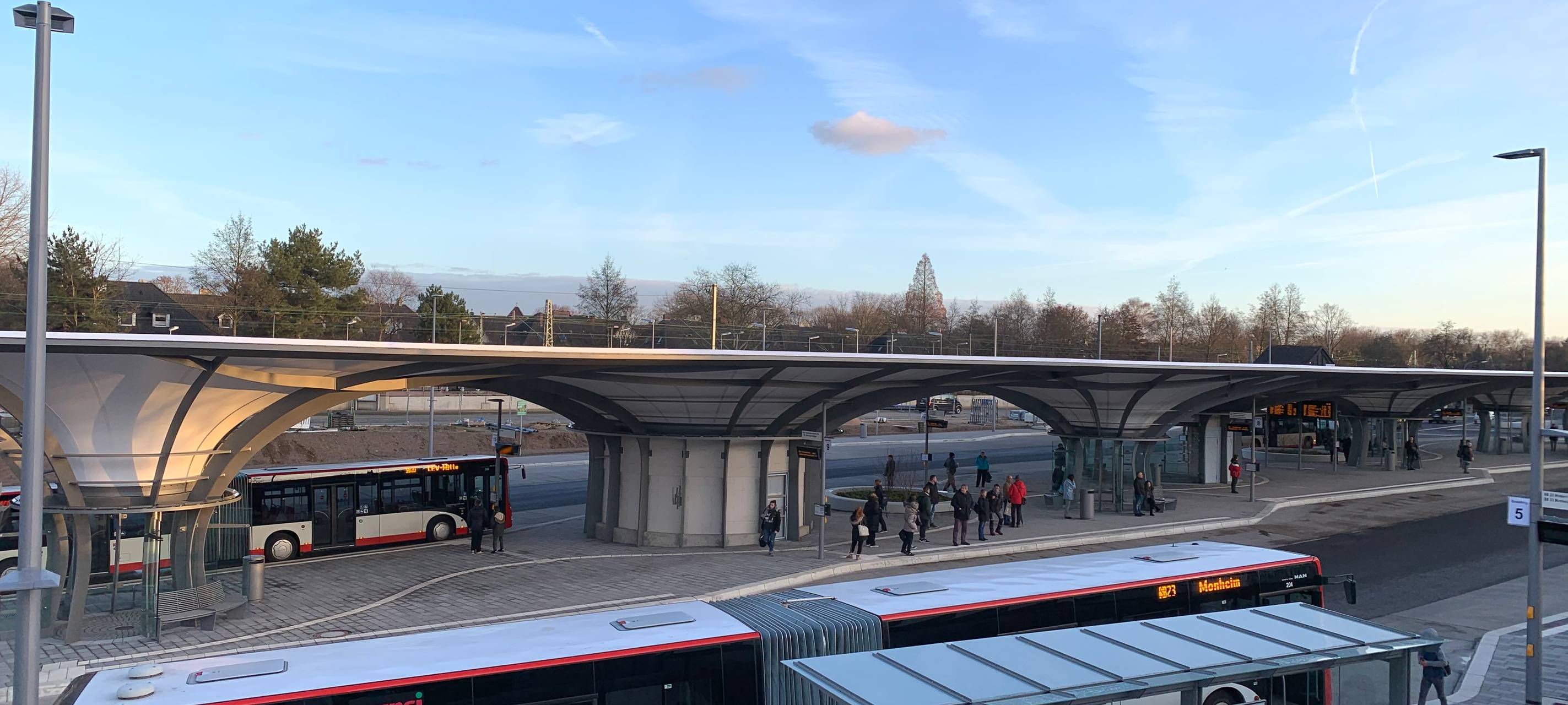 Busbahnhof Wiesdorf eröffnet