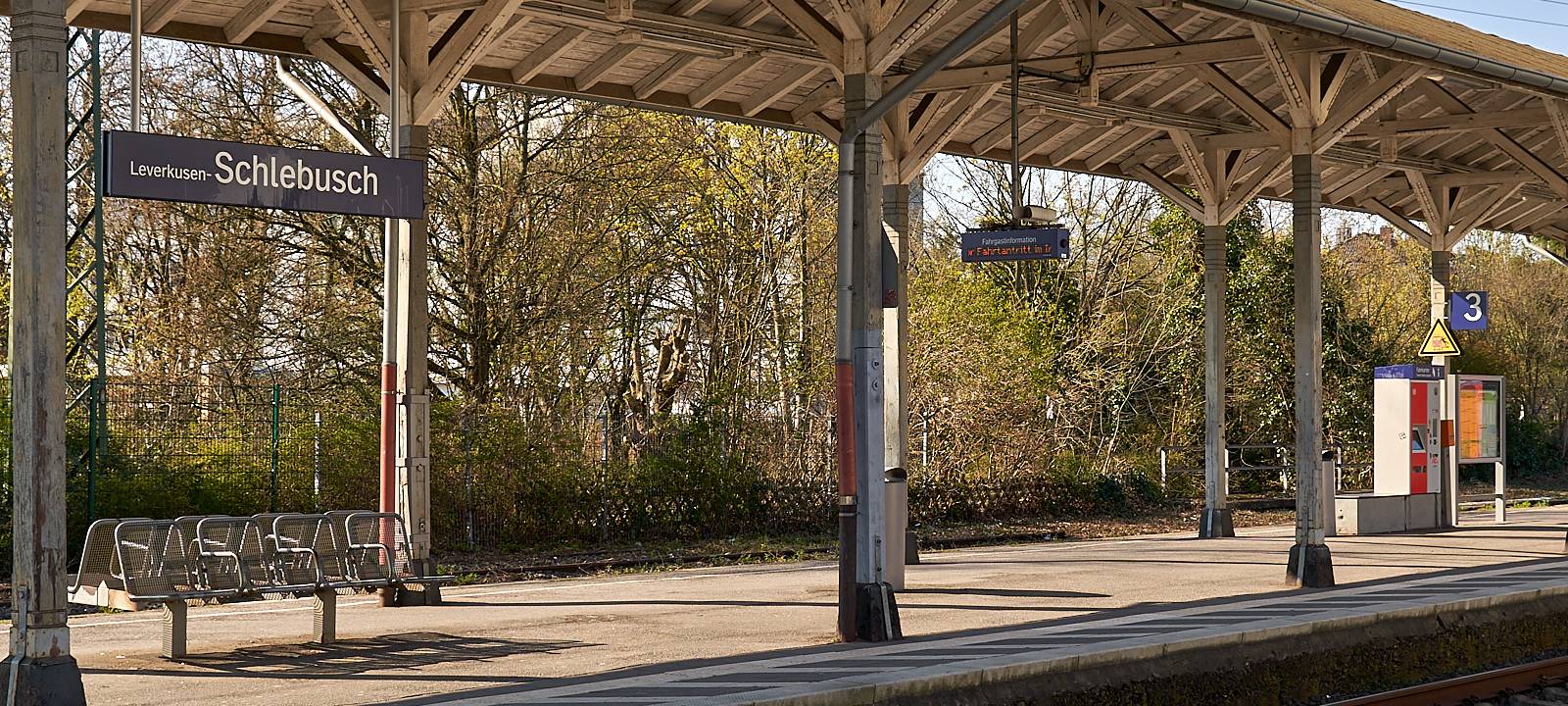 Bahnhof Leverkusen Schlebusch, Bahnhof, Schlebusch, Schild, Symbolbild