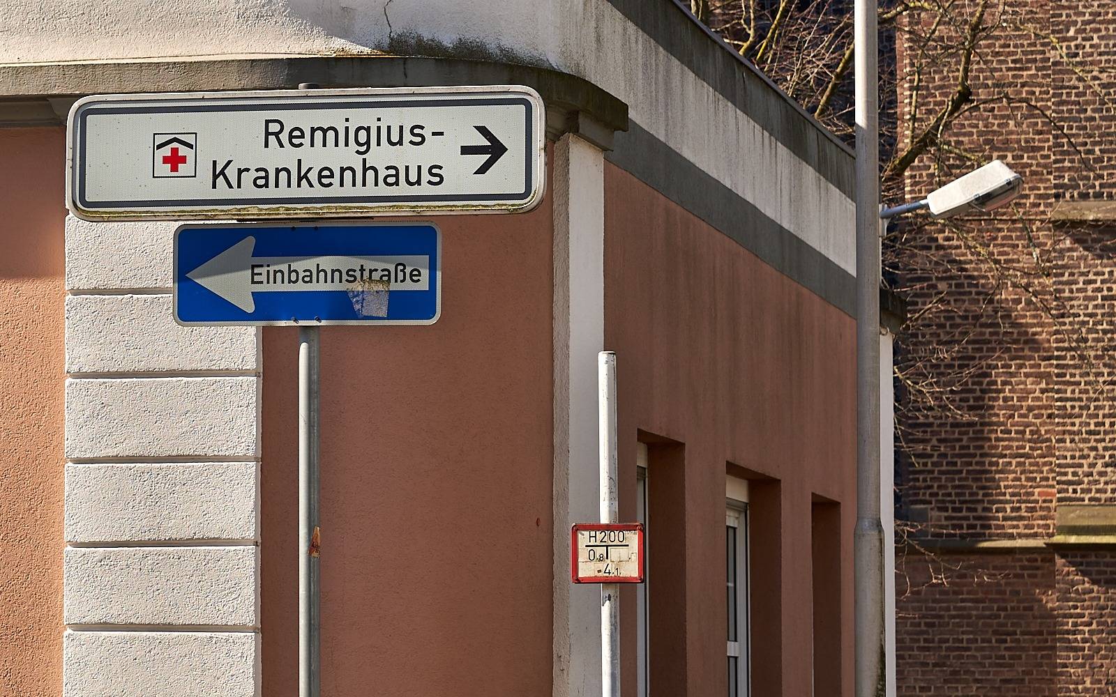 Remigius Krankenhaus, Schild, Krankenhaus, Symbolbild