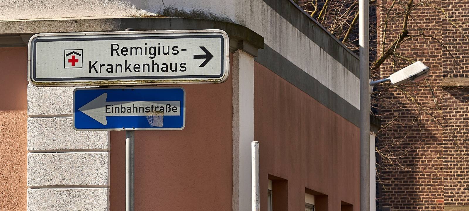 Remigius Krankenhaus, Schild, Krankenhaus, Symbolbild