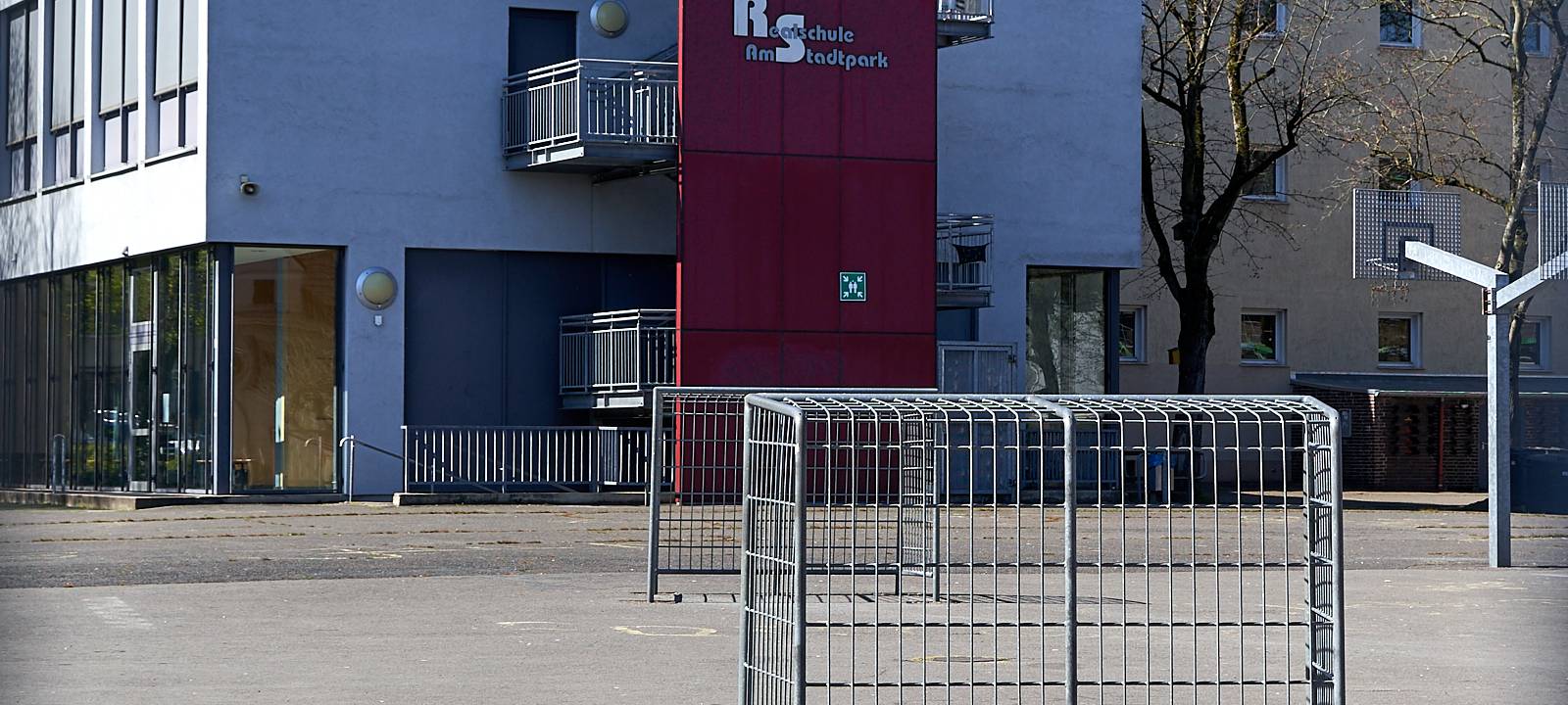 Realschule Am Stadtpark, Schule, Realschule, Kinder, Symbolbild, Sportplatz