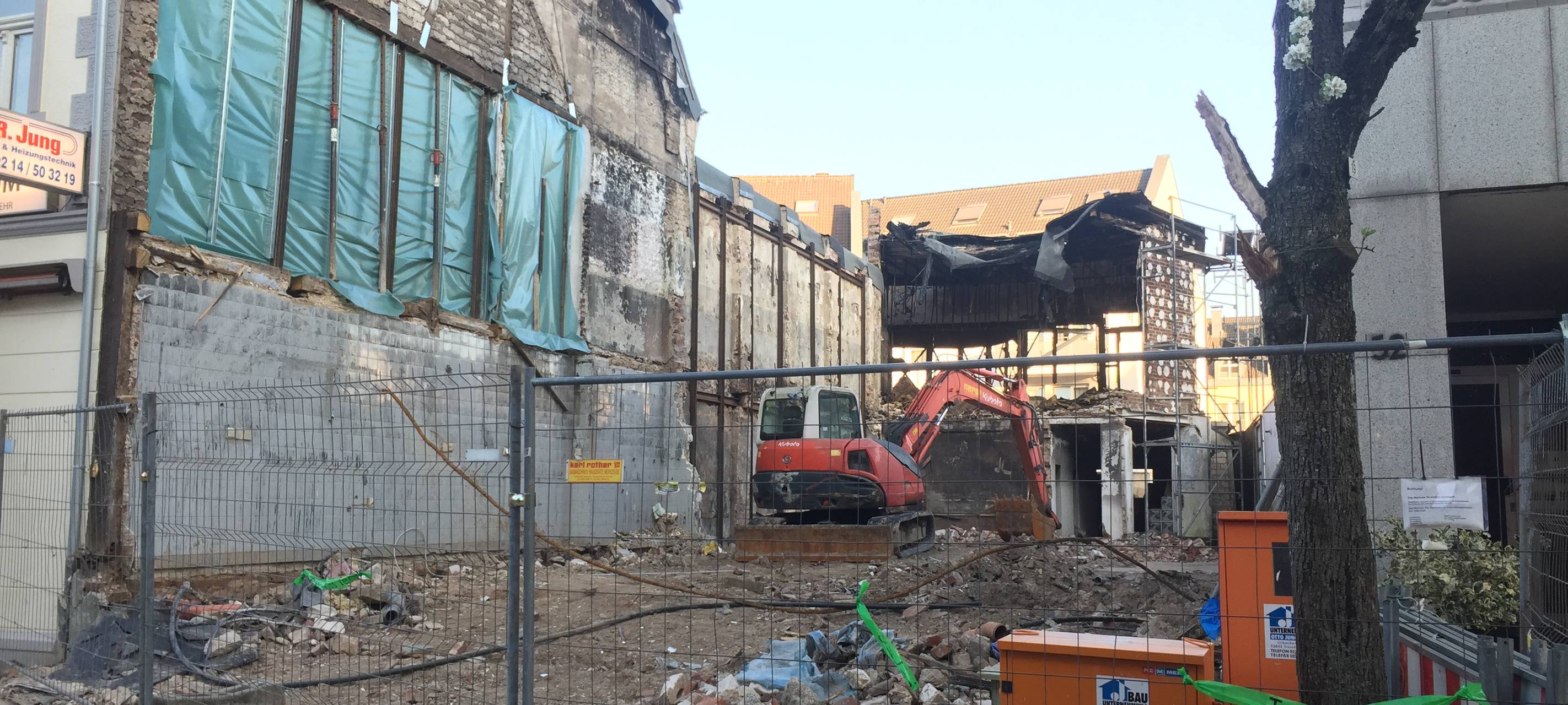 Abriss-Stop bei Brandruine "Alt Schlebusch"