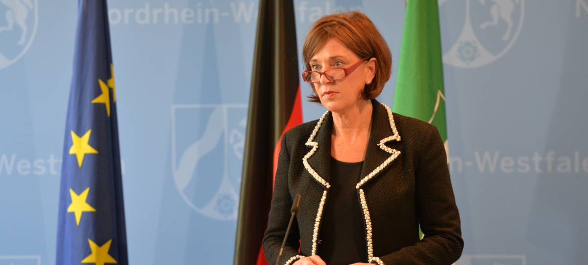 Interview: NRW-Schulministerin Gebauer zum Schulstart in NRW