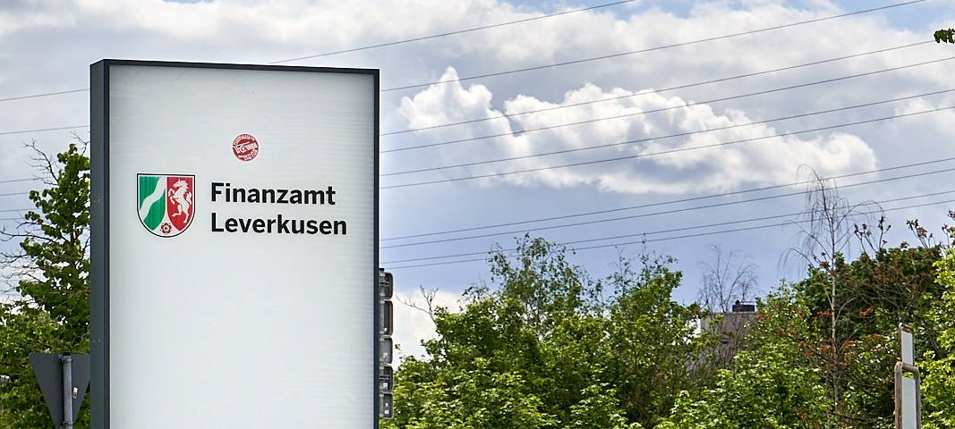 Finanzamt, leverkusen, Schild, Symbolbild