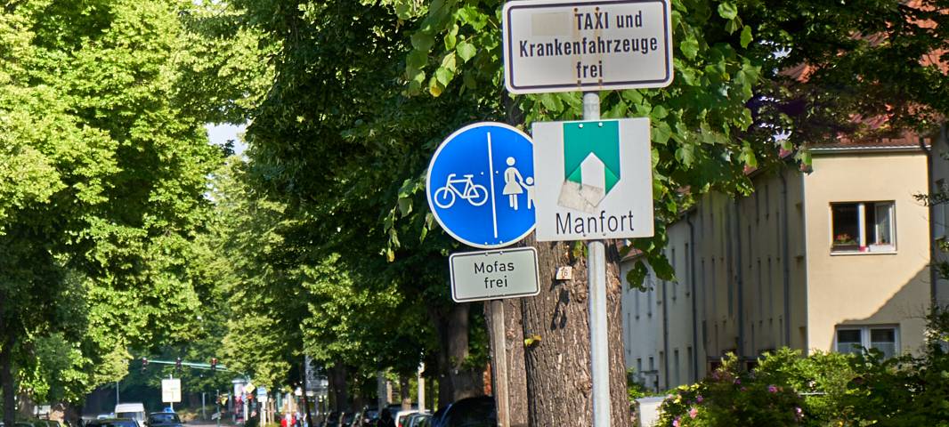 Stadtteilschild Leverkusen-Manfort, Schild, Leverkusen, Manfort, Symbolbild
