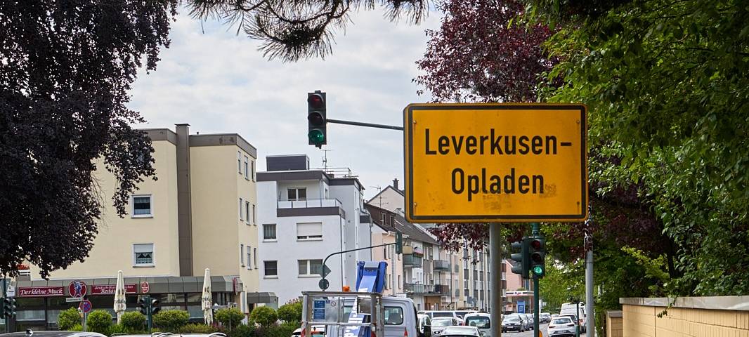 Stadtteilschild Leverkusen-Opladen, Schild, Leverkusen, Opladen, Symbolbild
