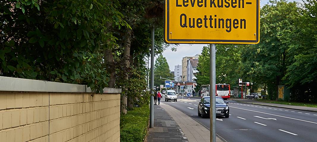 Stadtteilschild Leverkusen-Quettingen, Schild, Leverkusen, Quettingen, Symbolbild