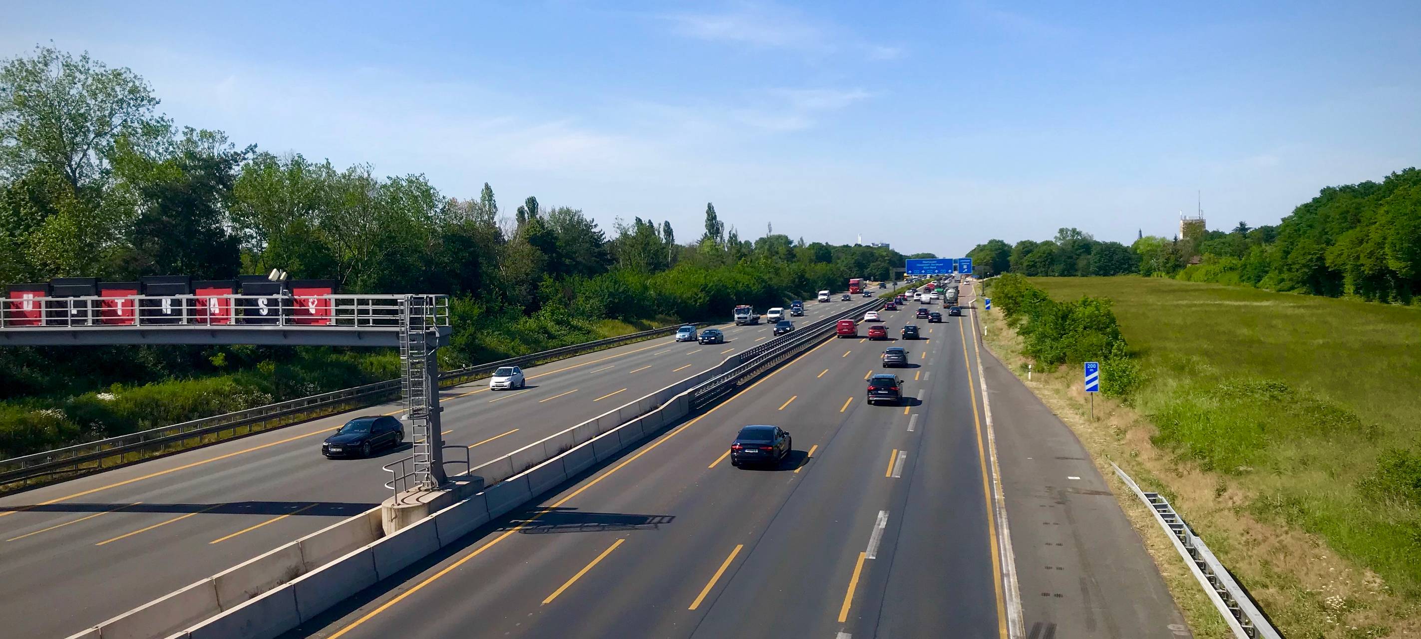 Sperrung im Kreuz Leverkusen an Karnevalssonntag