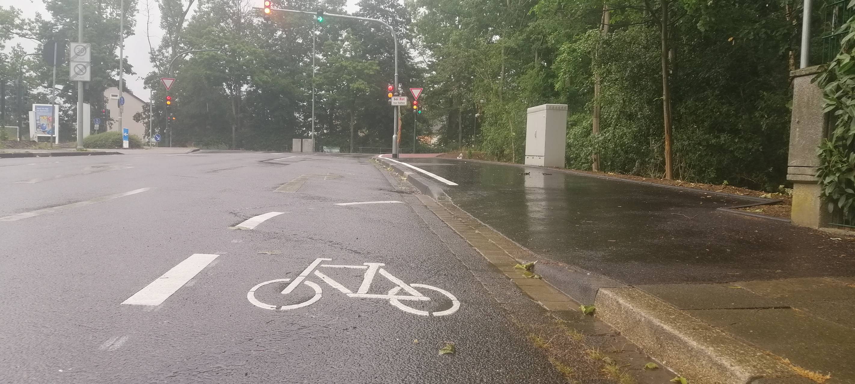 Ghost Bike für verünglückte Schülerin in Wiesdorf