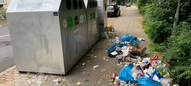 Immer mehr Unrat rund um Glascontainer