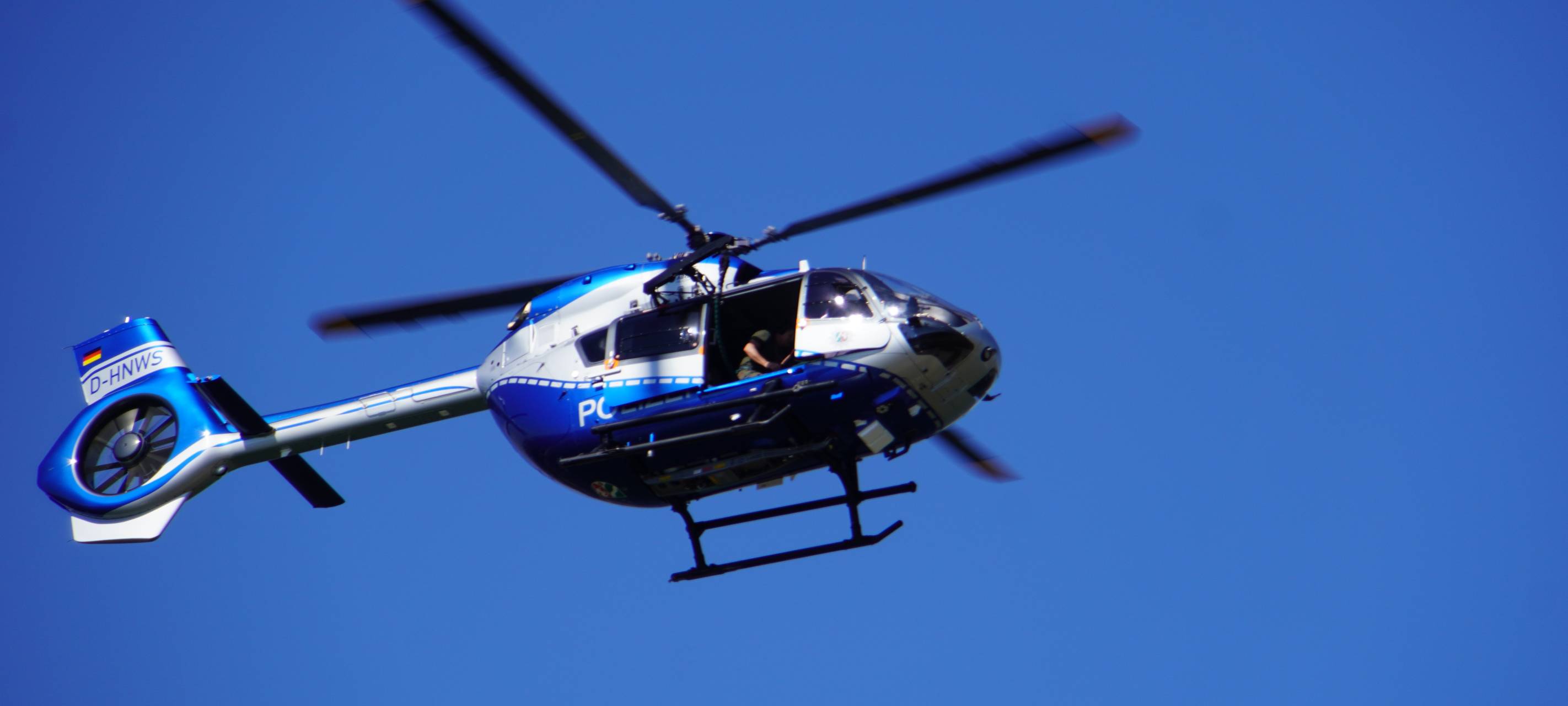 Einbruch in Lützenkirchen: Polizei-Helikopter im Einsatz