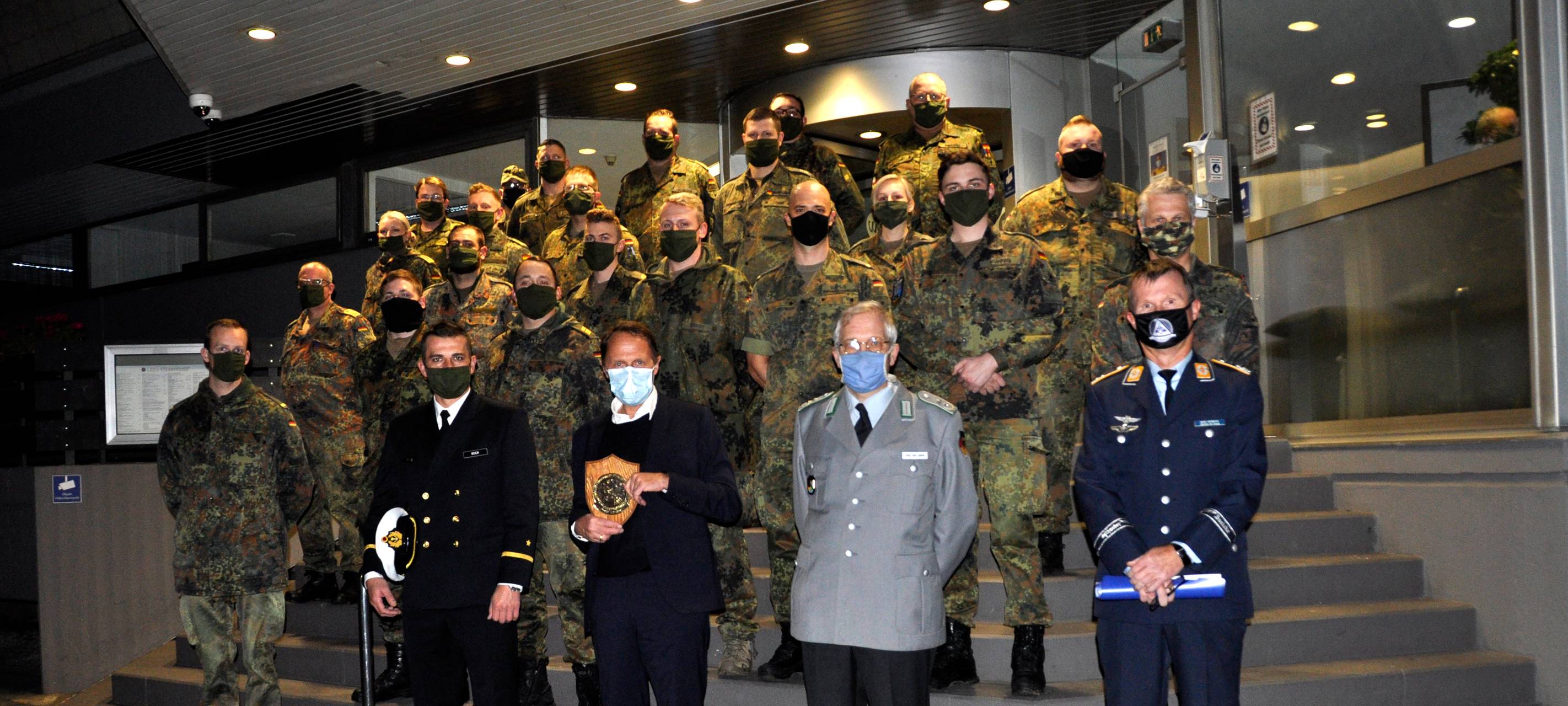 Soldaten verlassen Leverkusen